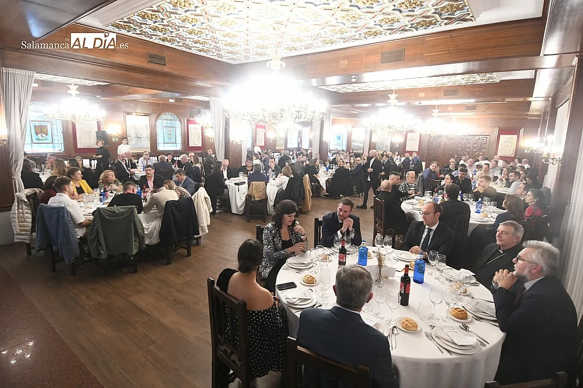 Foto 4 - El Sanatorio, Carpisa y DR-SYN reciben el cari&ntilde;o del empresariado al recoger los Premios Afecir 2024