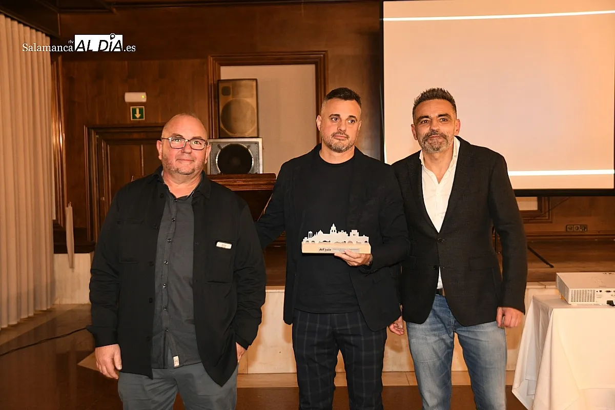 Foto 5 - El Sanatorio, Carpisa y DR-SYN reciben el cari&ntilde;o del empresariado al recoger los Premios Afecir 2024