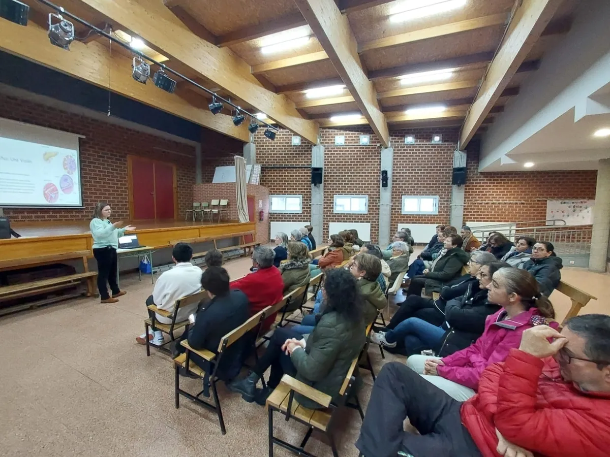 La enfermera Cecilia Vicente habló sobre 'Educación para la salud grupal, diabetes e hipertensión arterial'.