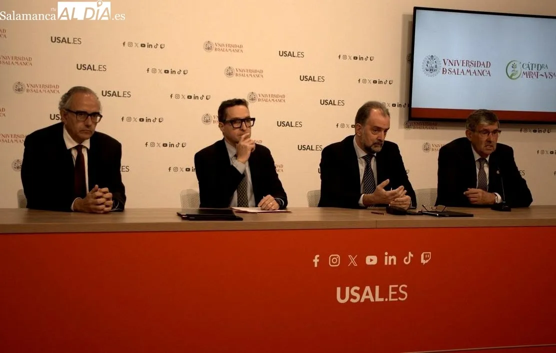 El rector de la USALa, Juan Manuel Corchado, y el director general de Mirat Fertilizantes, José Ignacio García, presentan la Cátedra de Empresa “Mirat. Nutrición vegetal eficiente”. Foto de Víctor Jiménez