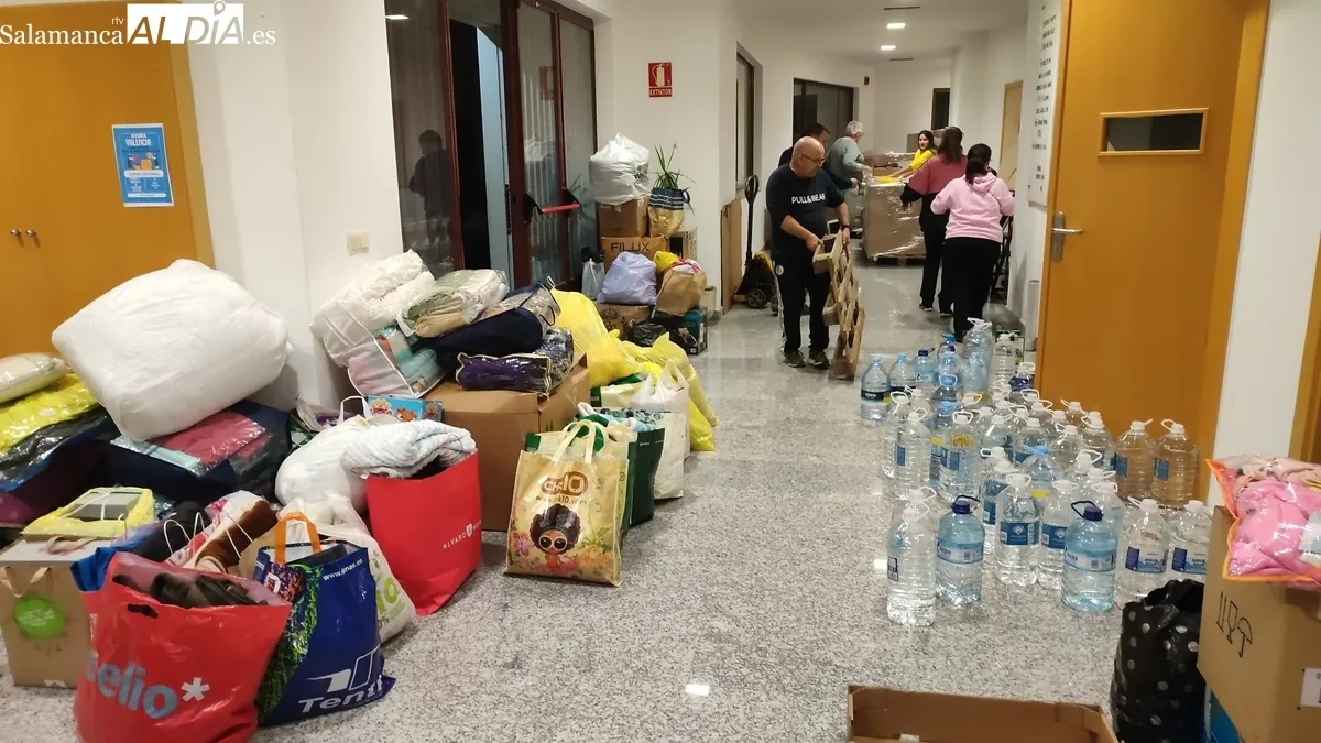 Un total de 15 pallets de ayuda salen de Vitigudino destino a  Valencia / CORRAL
