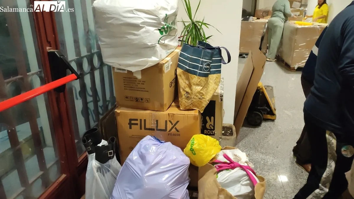Un total de 15 pallets de ayuda salen de Vitigudino destino a  Valencia / CORRAL