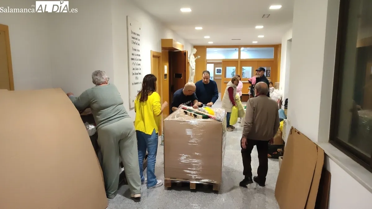 Un total de 15 pallets de ayuda salen de Vitigudino destino a  Valencia / CORRAL