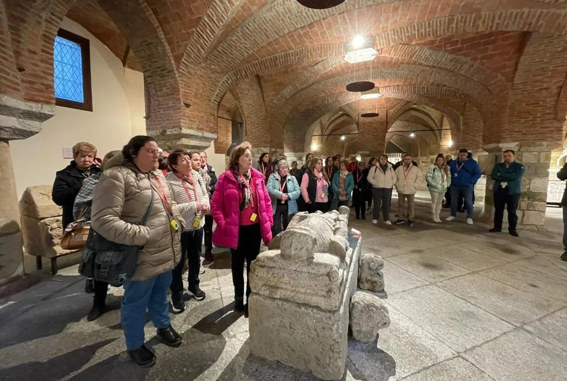 Foto 3 - La Fundaci&oacute;n Ciudad Rodrigo lleva a 35 personas a visitar Las Edades del Hombre