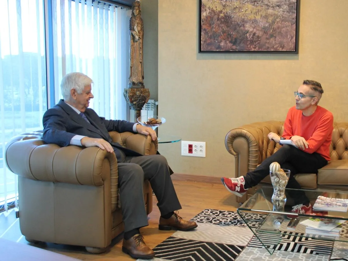 Un momento de la entrevista a Godofredo García, presidente del Grupo Limcasa y del Banco de Alimentos de Salamanca, en su despacho. Foto G. L.