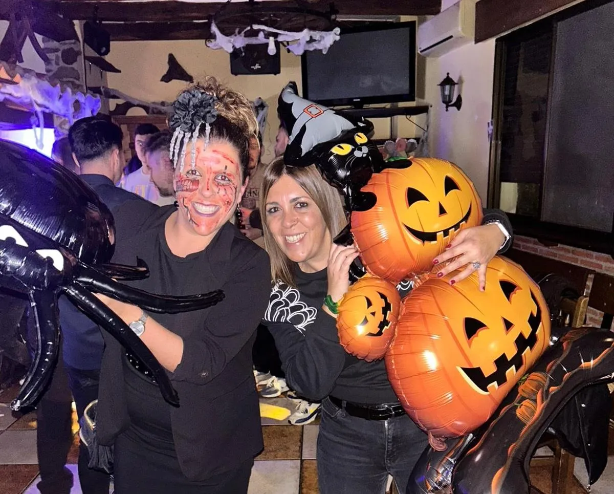 Foto 5 - Vecinos de Agallas y de localidades cercanas pasan juntos la noche de Halloween