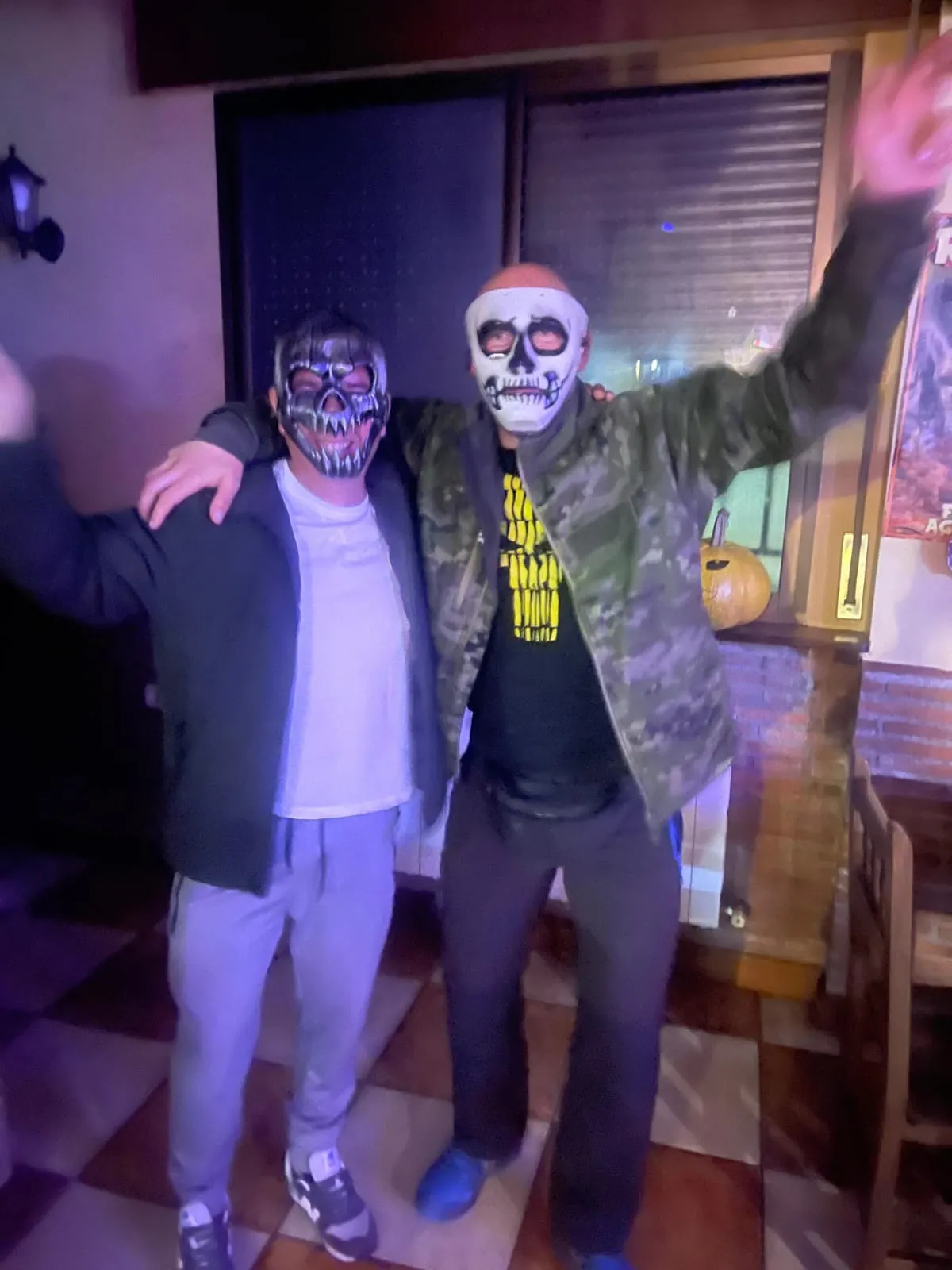 Foto 4 - Vecinos de Agallas y de localidades cercanas pasan juntos la noche de Halloween