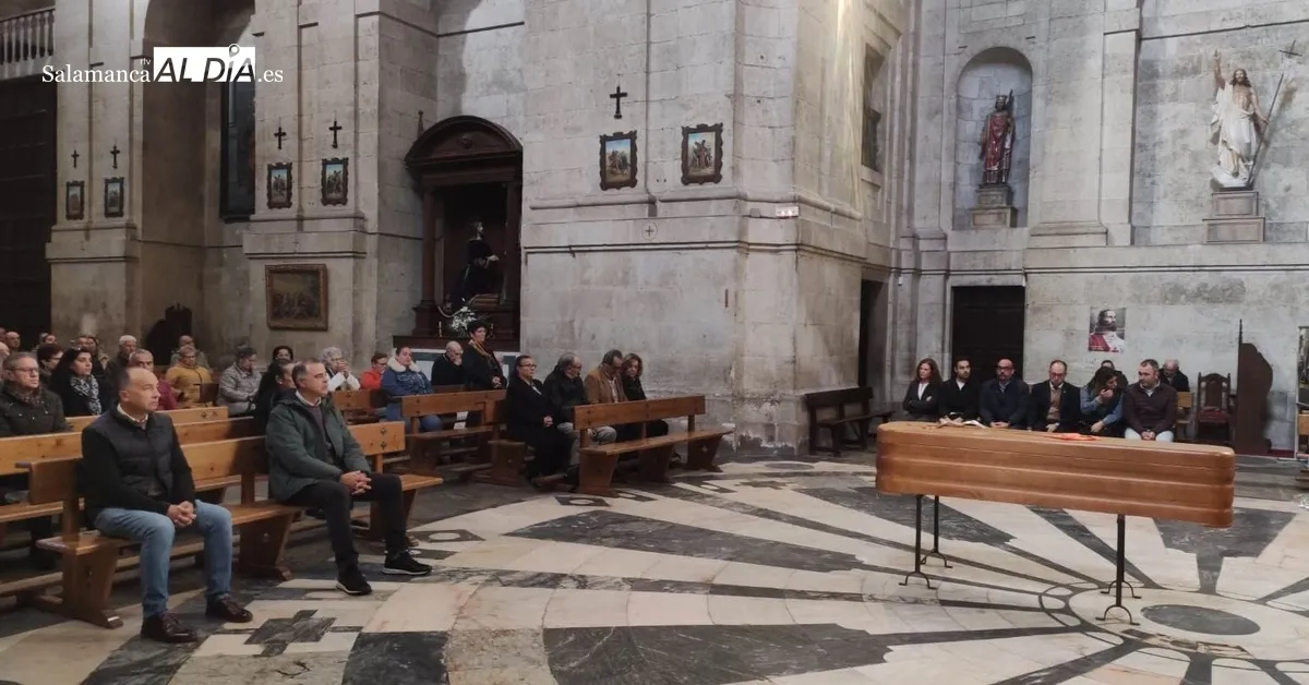 Foto 6 - Emotivo &uacute;ltimo adi&oacute;s entre aplausos a Conrado &lsquo;El Eterno Maletilla&rsquo;
