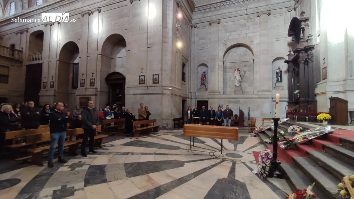 Foto 7 - Emotivo &uacute;ltimo adi&oacute;s entre aplausos a Conrado &lsquo;El Eterno Maletilla&rsquo;
