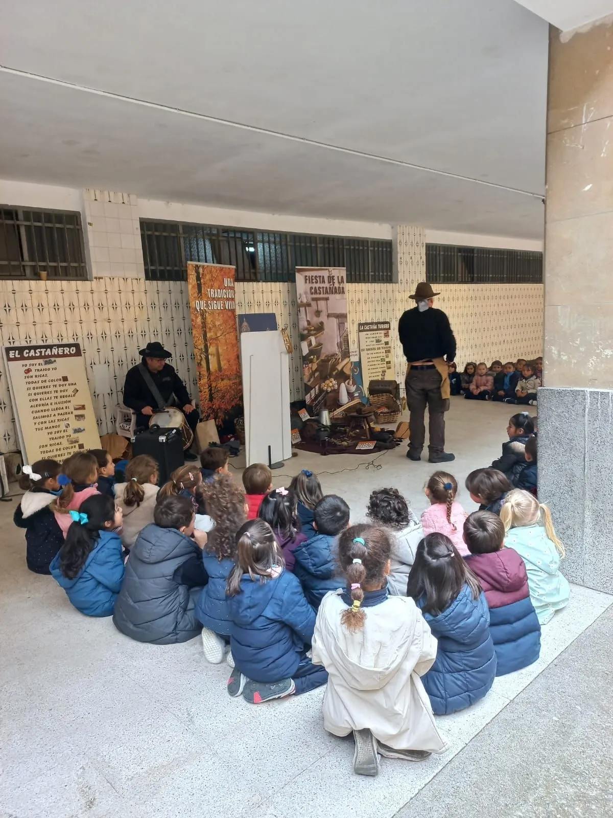 Tradicional Castañada de los alumnos de Infantil del colegio San Juan Bosco