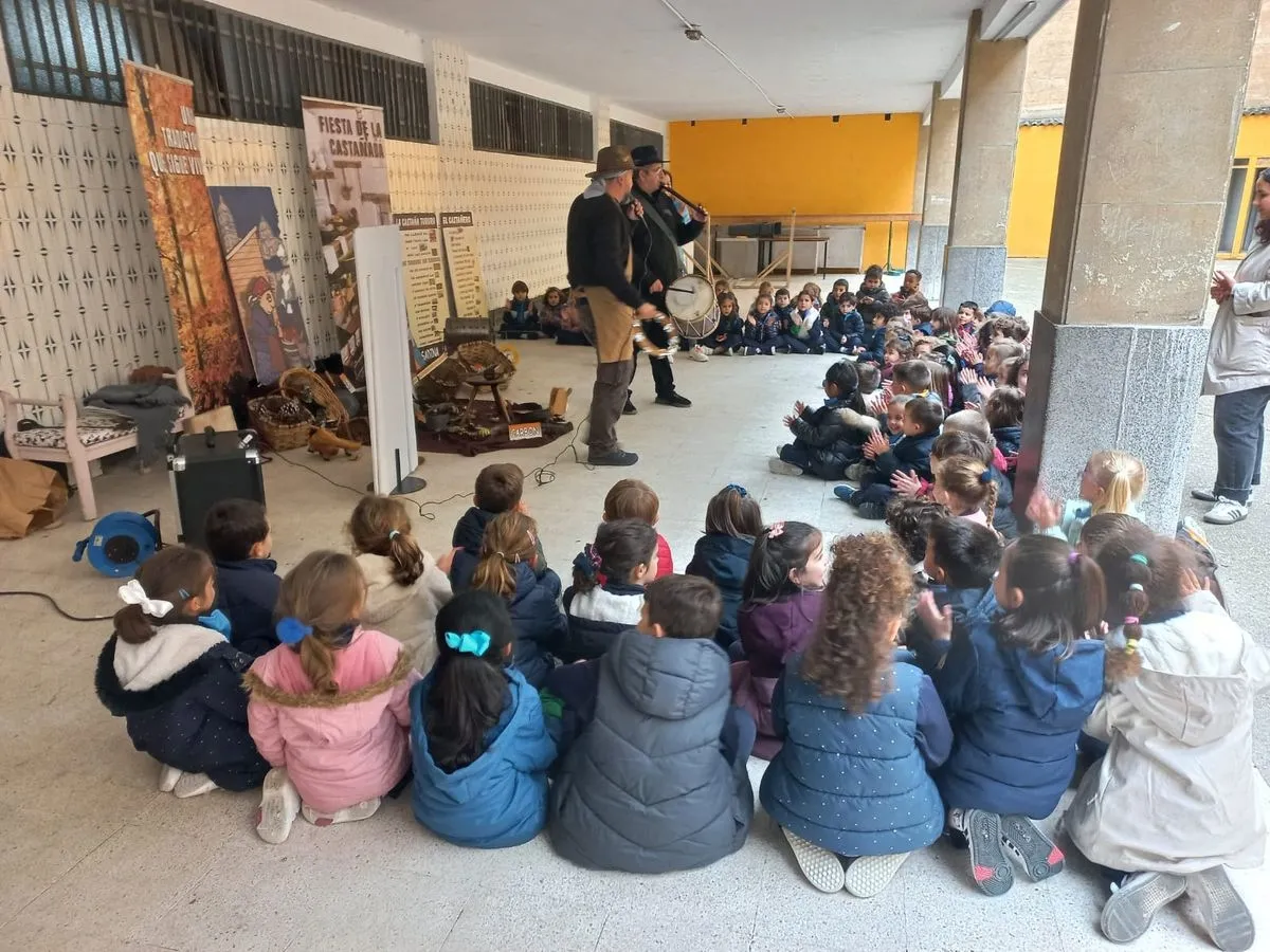 Tradicional Castañada de los alumnos de Infantil del colegio San Juan Bosco