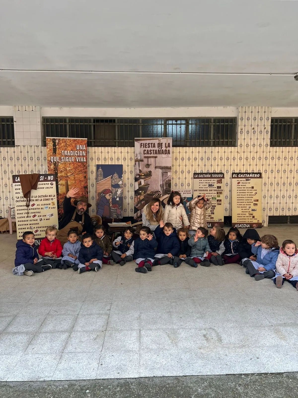 Tradicional Castañada de los alumnos de Infantil del colegio San Juan Bosco