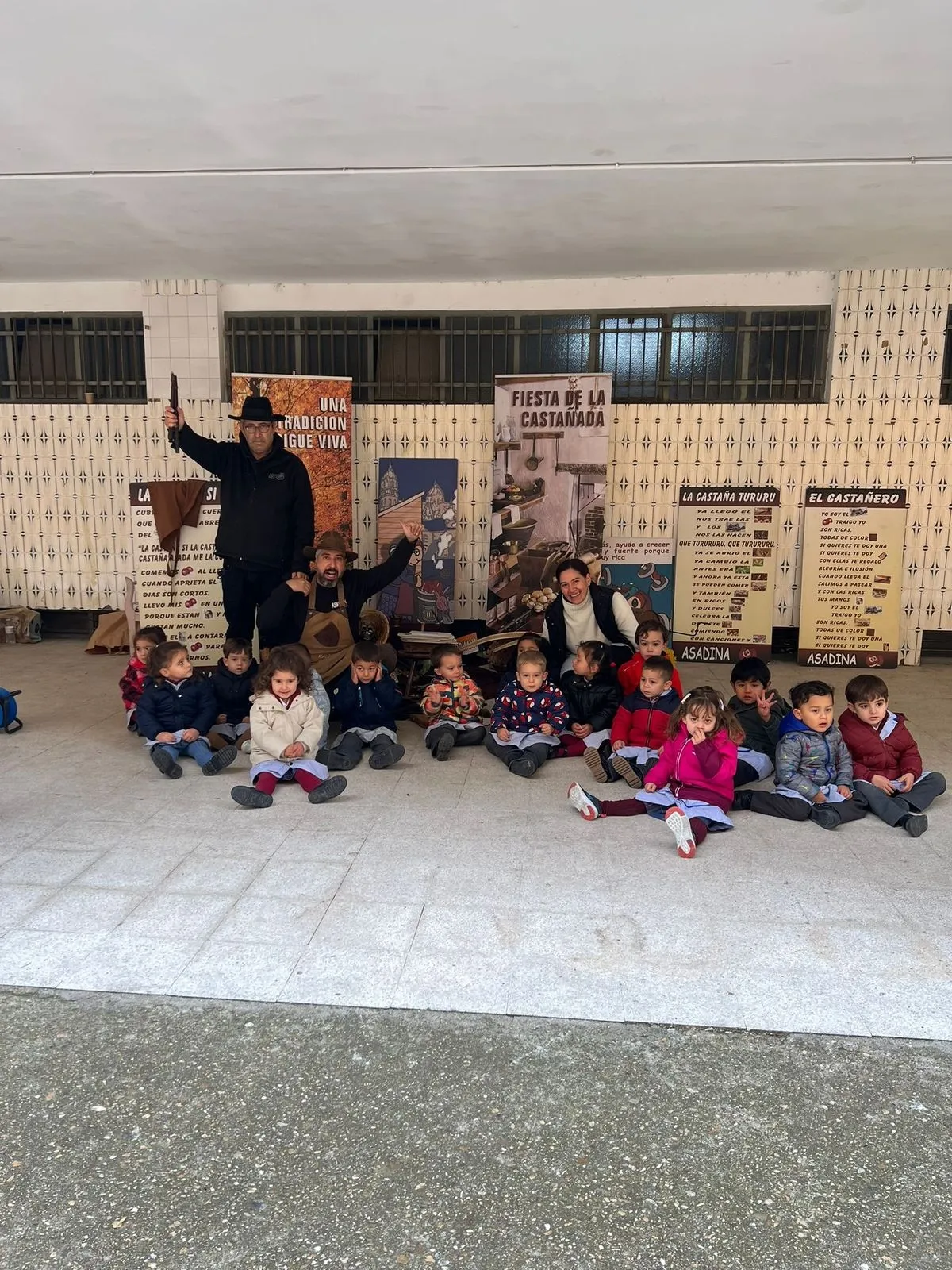 Tradicional Castañada de los alumnos de Infantil del colegio San Juan Bosco