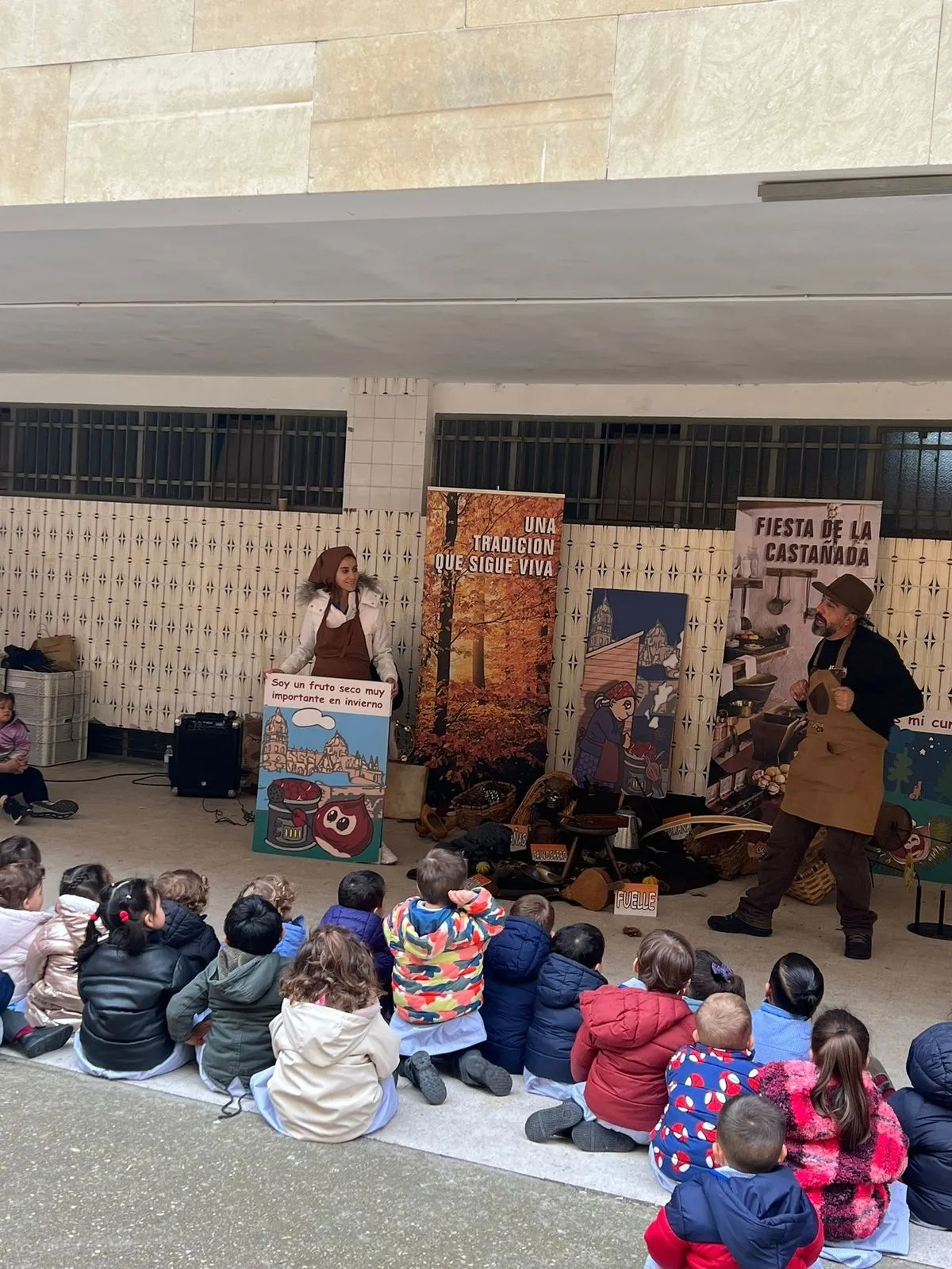 Tradicional Castañada de los alumnos de Infantil del colegio San Juan Bosco
