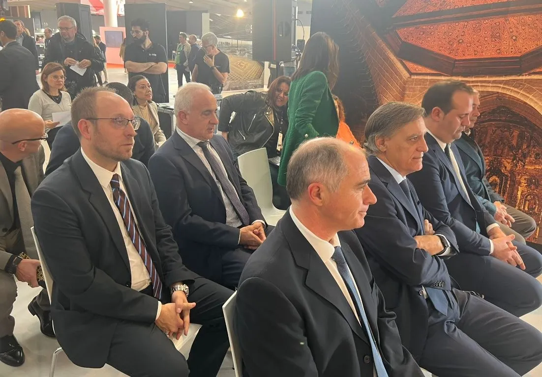 Foto 4 - Representaci&oacute;n mirobrigense y comarcal en la apertura de INTUR 2024