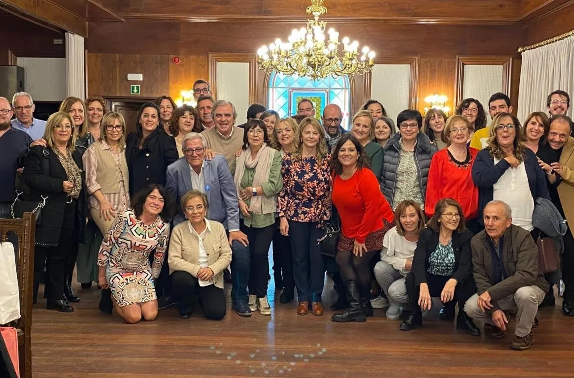 Foto 2 - Manuel L&oacute;pez del Val y Rosa Mart&iacute;n celebran su jubilaci&oacute;n junto a sus compa&ntilde;eros de trabajo