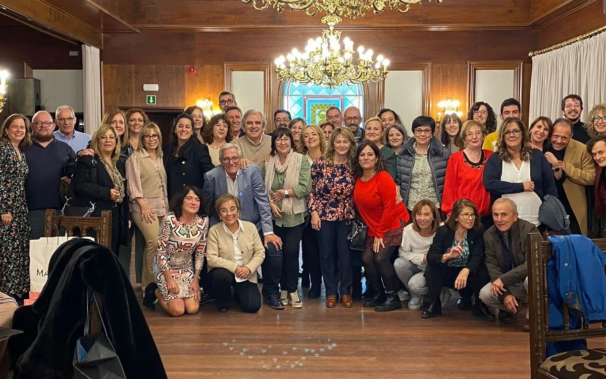 Foto 3 - Manuel L&oacute;pez del Val y Rosa Mart&iacute;n celebran su jubilaci&oacute;n junto a sus compa&ntilde;eros de trabajo