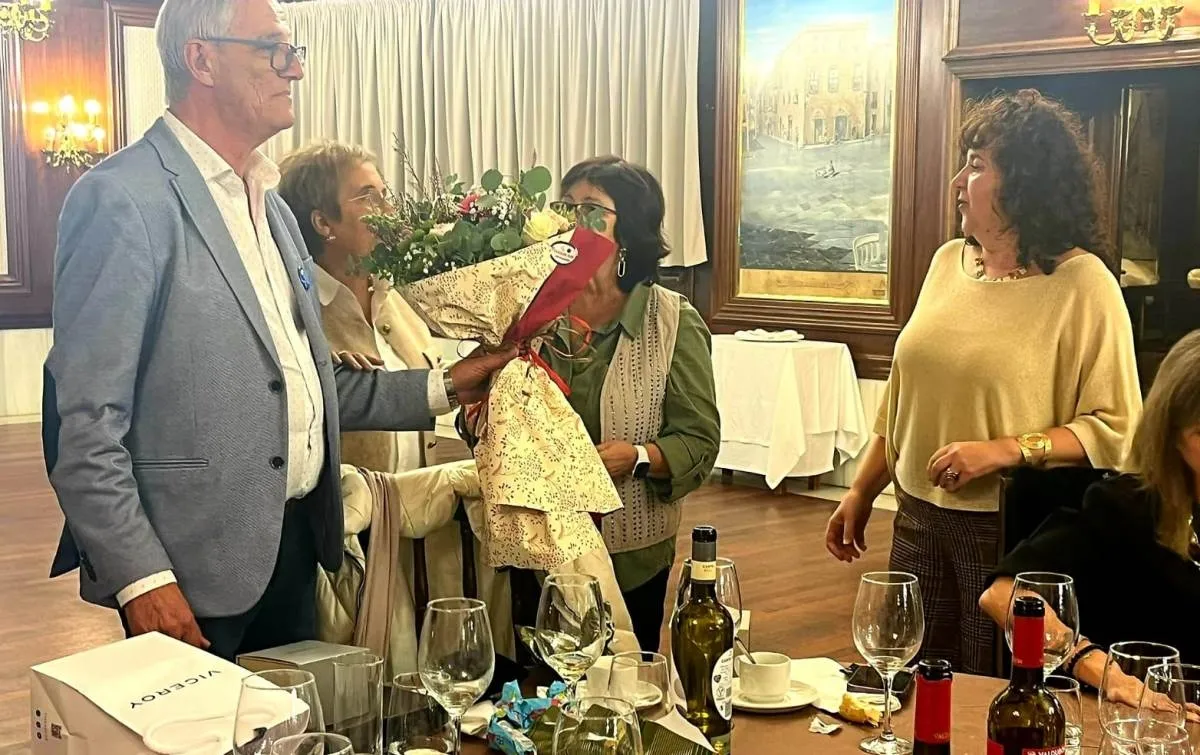 Foto 5 - Manuel L&oacute;pez del Val y Rosa Mart&iacute;n celebran su jubilaci&oacute;n junto a sus compa&ntilde;eros de trabajo