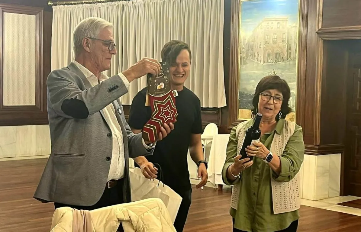Foto 6 - Manuel L&oacute;pez del Val y Rosa Mart&iacute;n celebran su jubilaci&oacute;n junto a sus compa&ntilde;eros de trabajo