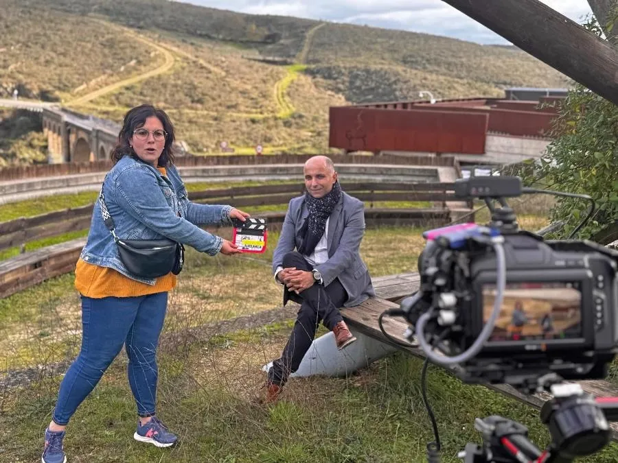 Foto 2 - &lsquo;Un Pa&iacute;s para leerlo&rsquo; de TVE graba en Siega  Verde parte de uno de sus cap&iacute;tulos