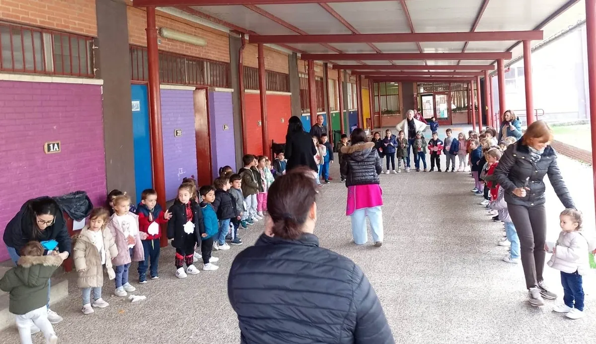 Foto 2 - El Colegio Mir&oacute;briga celebra su cl&aacute;sica casta&ntilde;ada con toques musicales