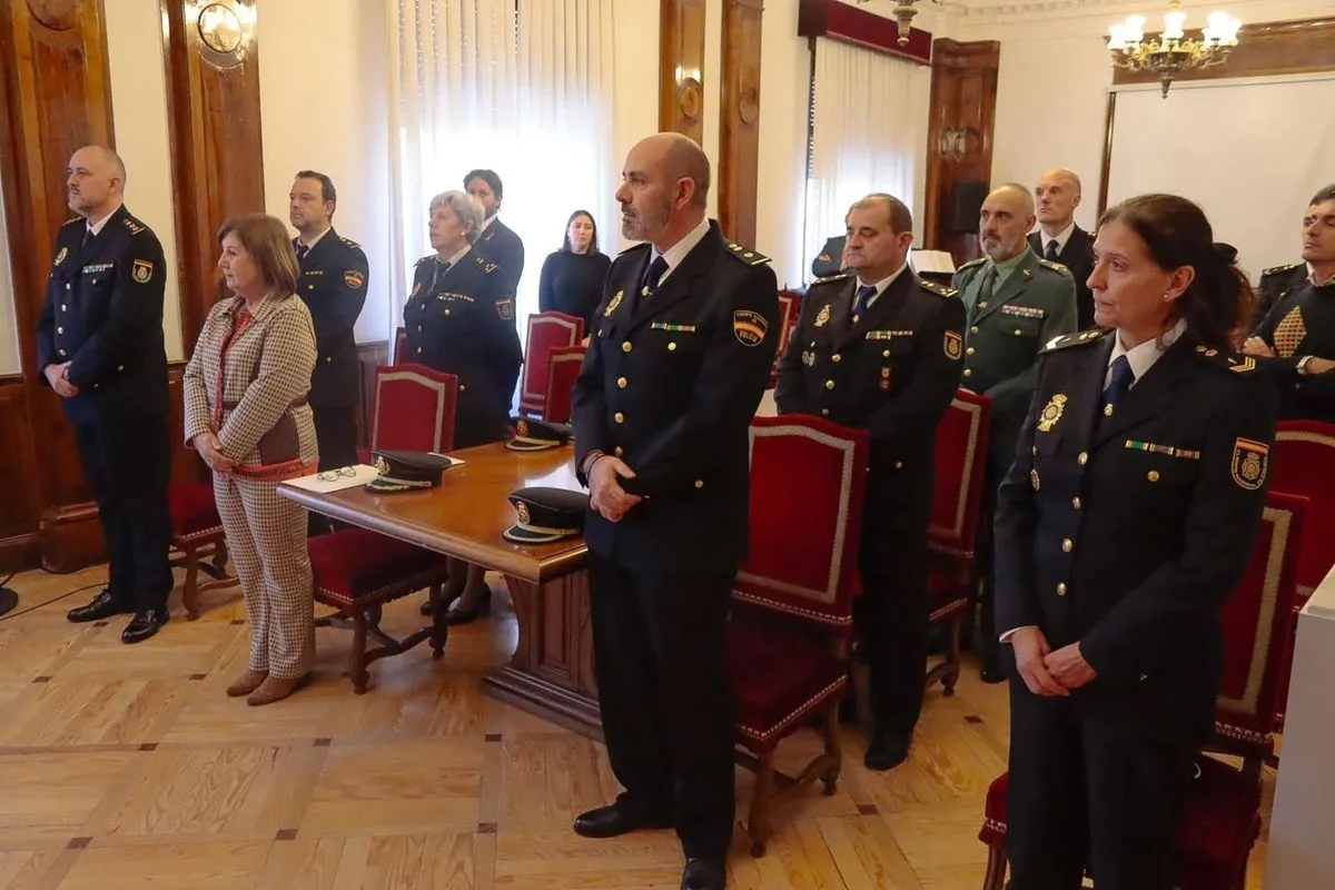 La subdelegada del Gobierno en Salamanca recibe a una representación de la Policía Nacional con motivo de la concesión del galardón a Unidad de Atención a la Familia y Mujer (UFAM) de la Comisaría de Policía Nacional de Béjar