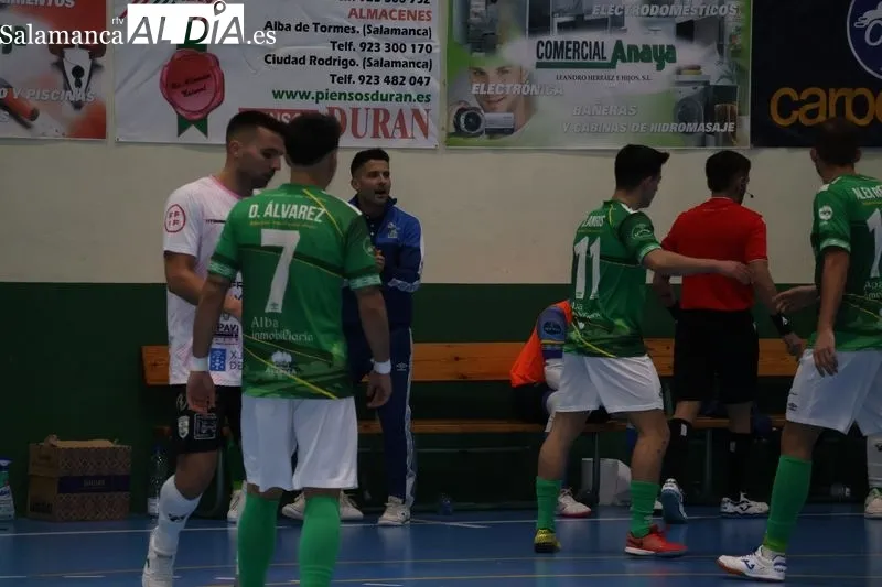 Foto 10 - El Piensos Dur&aacute;n Albense planta cara pero cae ante el Vilalba en un duelo lleno de emoci&oacute;n (5-7)