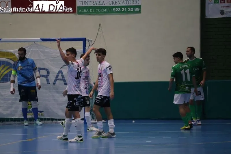 Foto 2 - El Piensos Dur&aacute;n Albense planta cara pero cae ante el Vilalba en un duelo lleno de emoci&oacute;n (5-7)