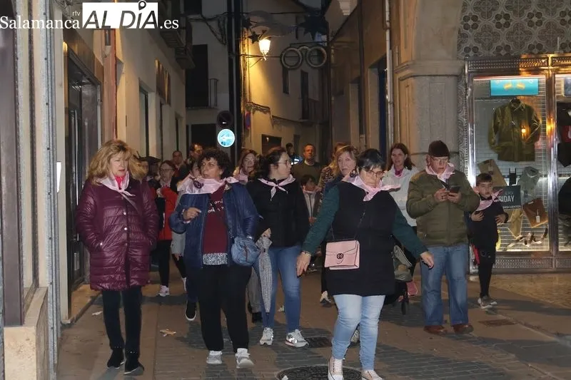 Foto 7 - Alba de Tormes se moviliza contra la violencia de g&eacute;nero con la III Marcha Solidaria "Alba dice NO"