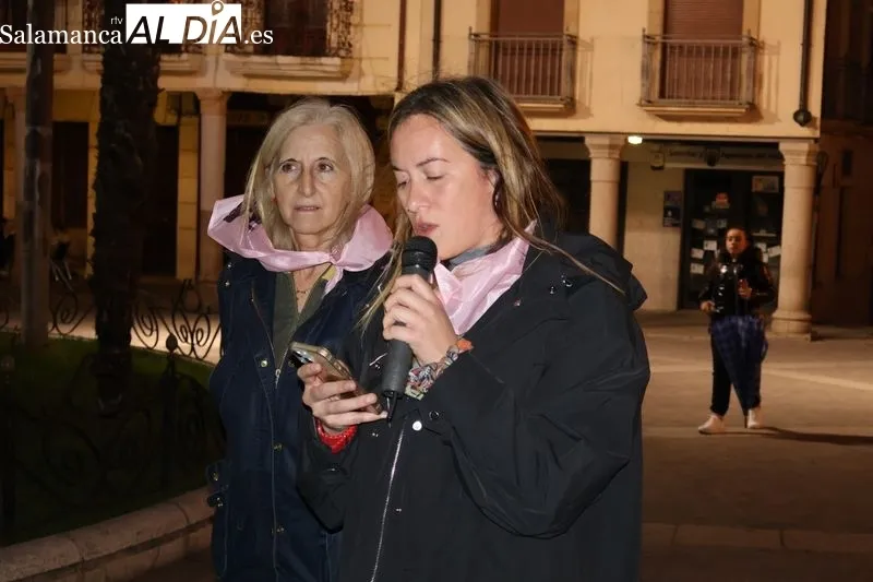 Foto 6 - Alba de Tormes se moviliza contra la violencia de g&eacute;nero con la III Marcha Solidaria "Alba dice NO"