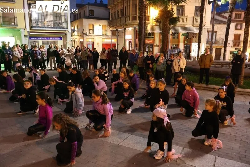 Foto 4 - Alba de Tormes se moviliza contra la violencia de g&eacute;nero con la III Marcha Solidaria "Alba dice NO"