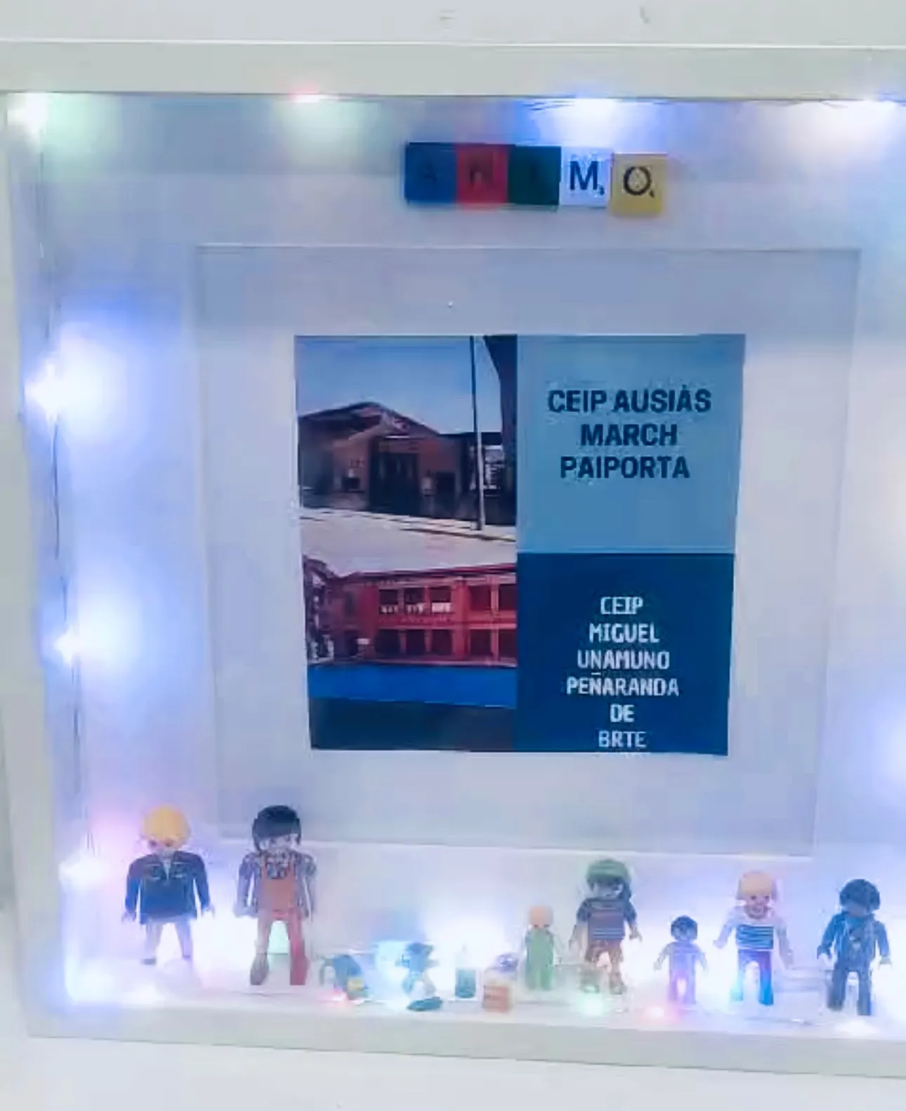 Entrega de material en el CEIP Ausiás March de Paiporta