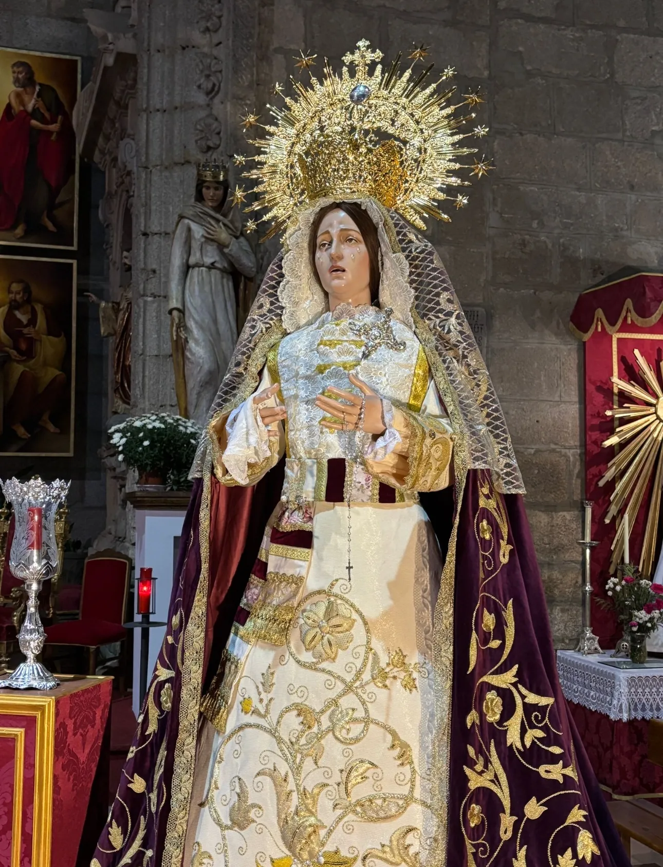 Foto 4 - As&iacute; luce Nuestra Se&ntilde;ora de las L&aacute;grimas en el comienzo de los actos de su 25&ordm; aniversario