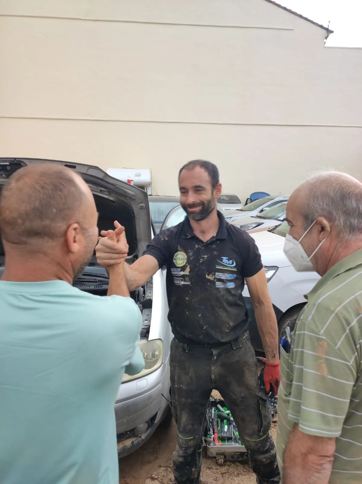 Imágenes facilitadas por Javier Sendín de su primer viaje a Paiporta (Valencia) 