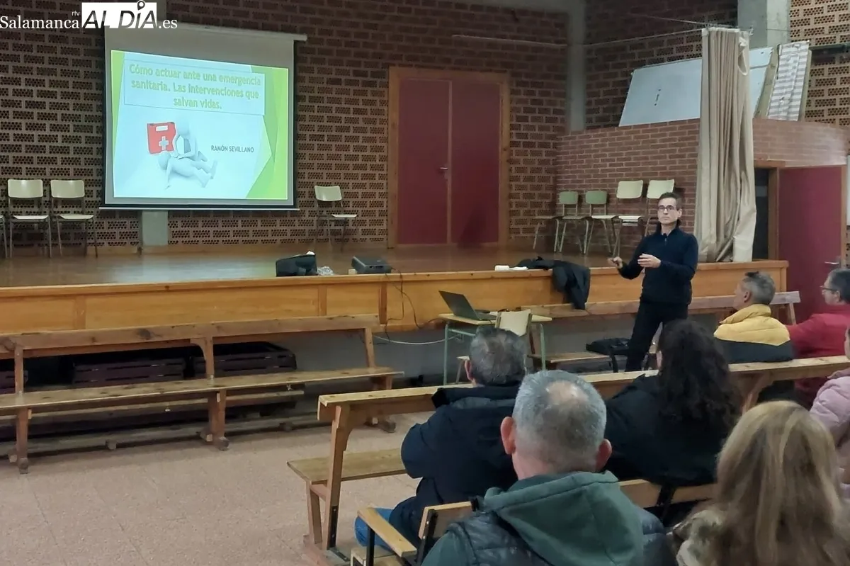 Charla sobre cómo actuar en caso de emergencia sanitaria impartida por Ramón Sevillano 