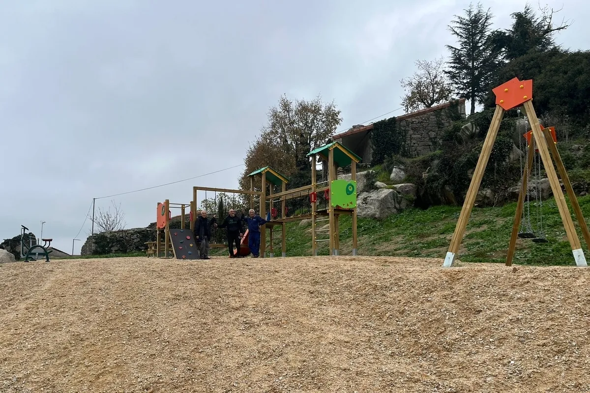 Barruecopardo cuenta con un nuevo parque infantil 