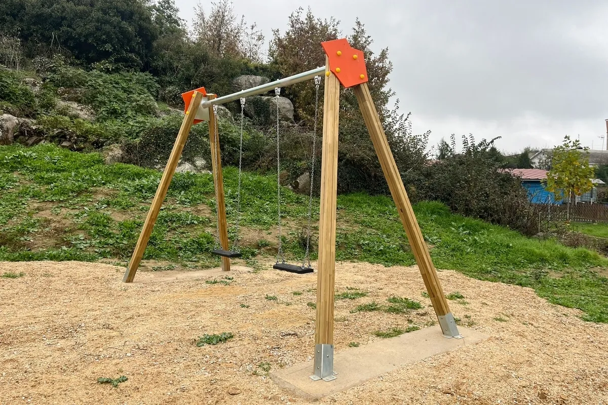 Barruecopardo cuenta con un nuevo parque infantil 