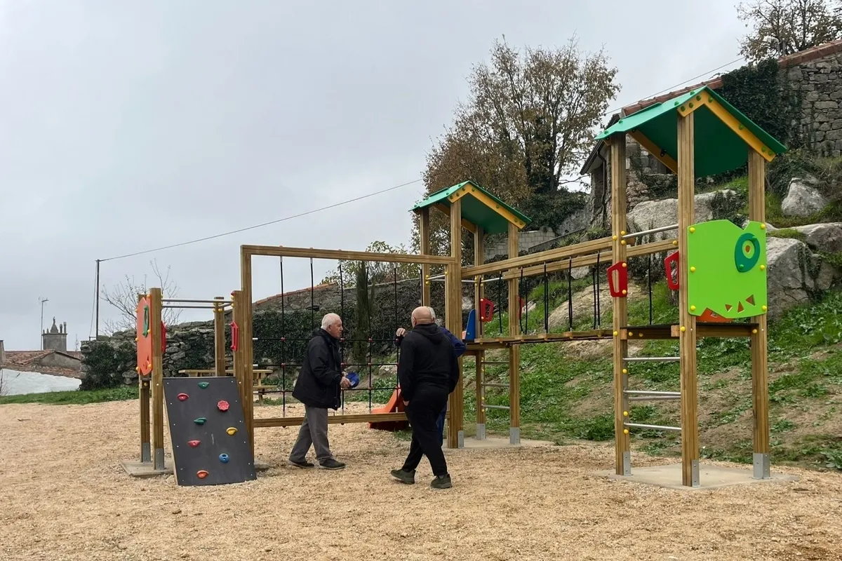 Barruecopardo cuenta con un nuevo parque infantil 