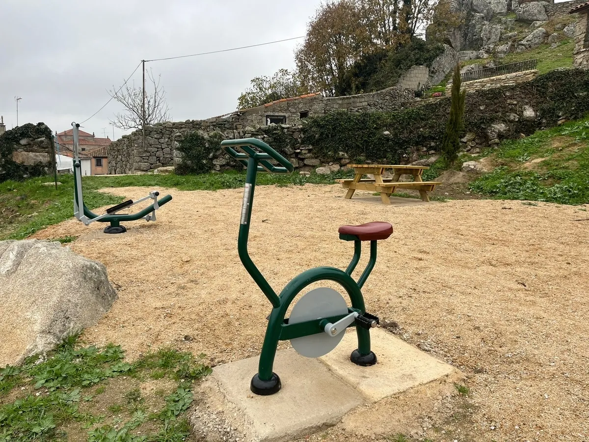 Barruecopardo cuenta con un nuevo parque infantil 