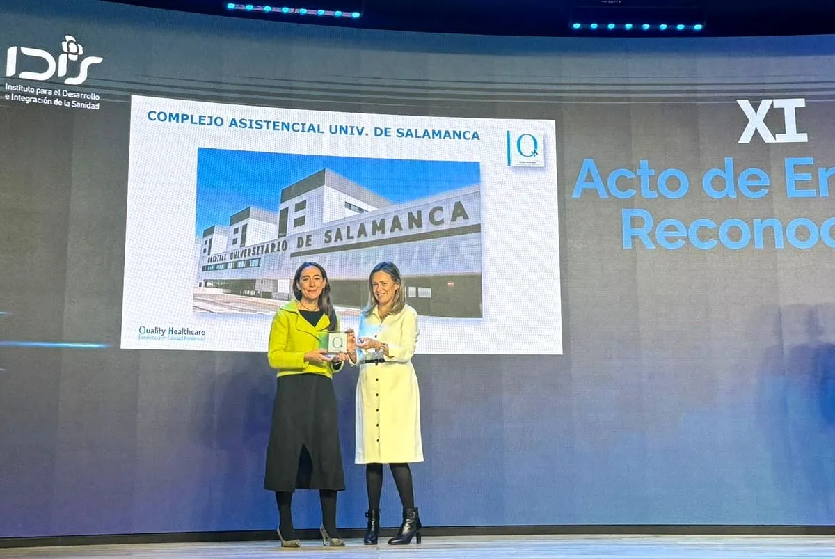 Entrega del premio QH de la Fundación IDIS para el Complejo Asistencial Universitario de Salamanca (CAUSA) 