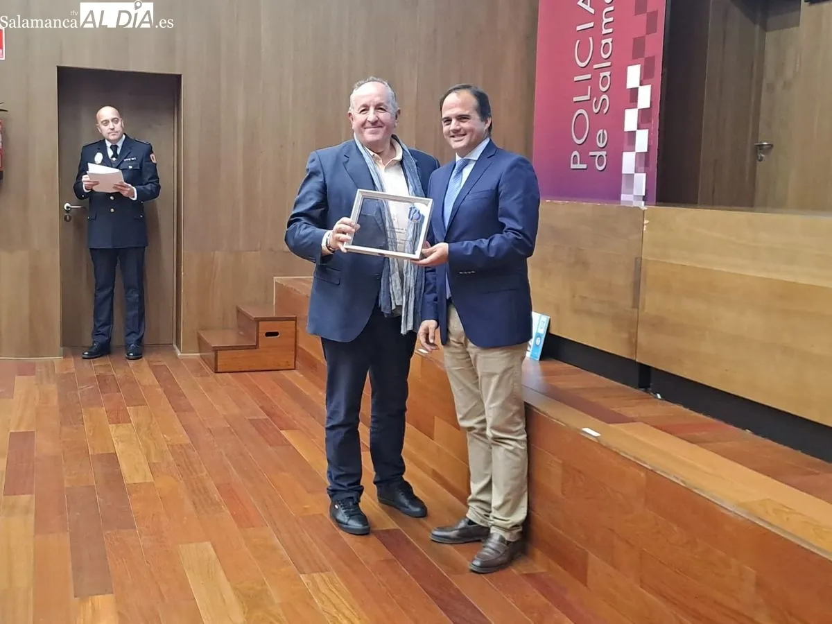 Reconocimiento a las entidades y asociaciones colaboradoras con la celebración del 175 aniversario de la Policía Local de Salamanca. Foto: Víctor Jiménez