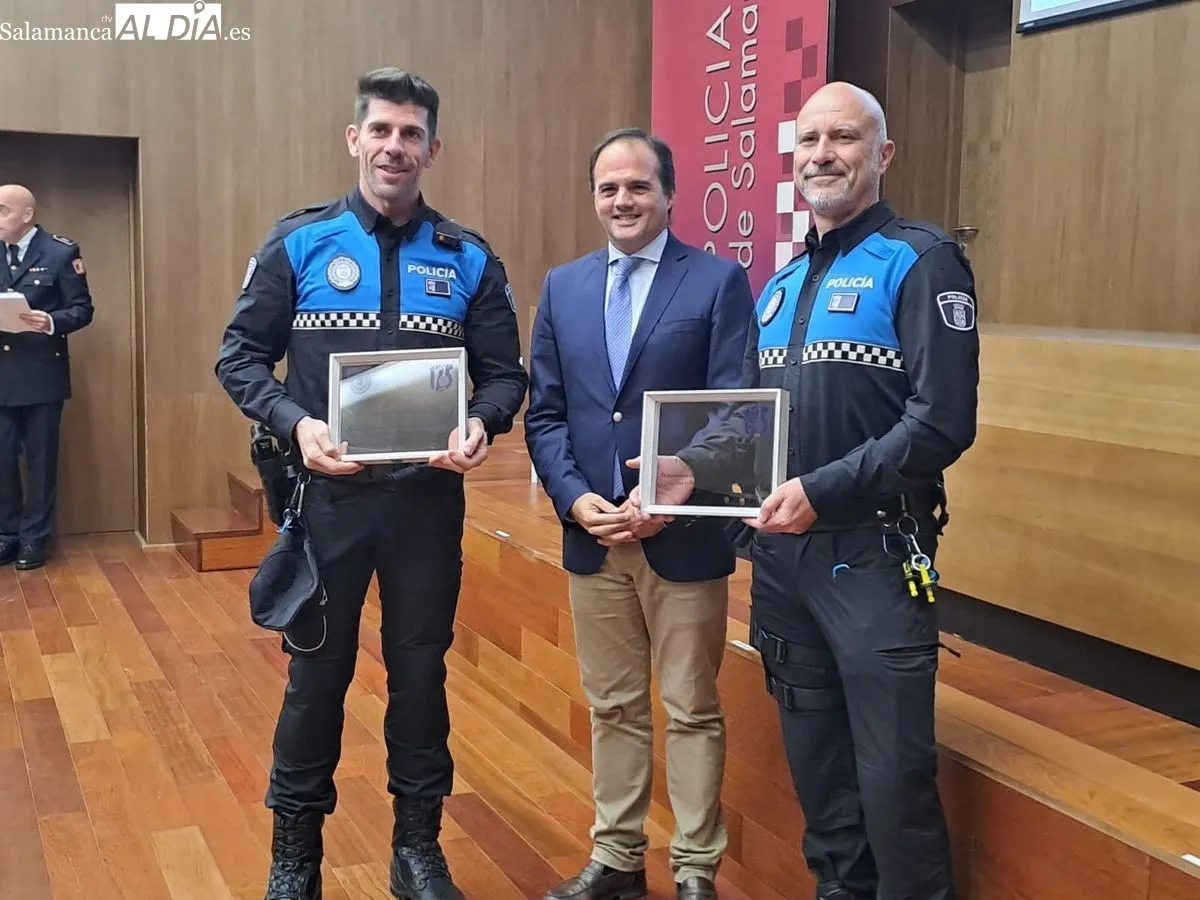 Reconocimiento a las entidades y asociaciones colaboradoras con la celebración del 175 aniversario de la Policía Local de Salamanca. Foto: Víctor Jiménez