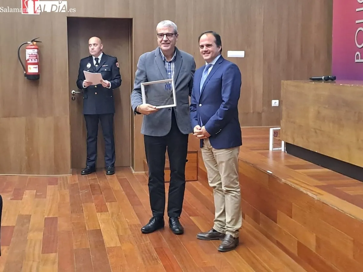 Reconocimiento a las entidades y asociaciones colaboradoras con la celebración del 175 aniversario de la Policía Local de Salamanca. Foto: Víctor Jiménez