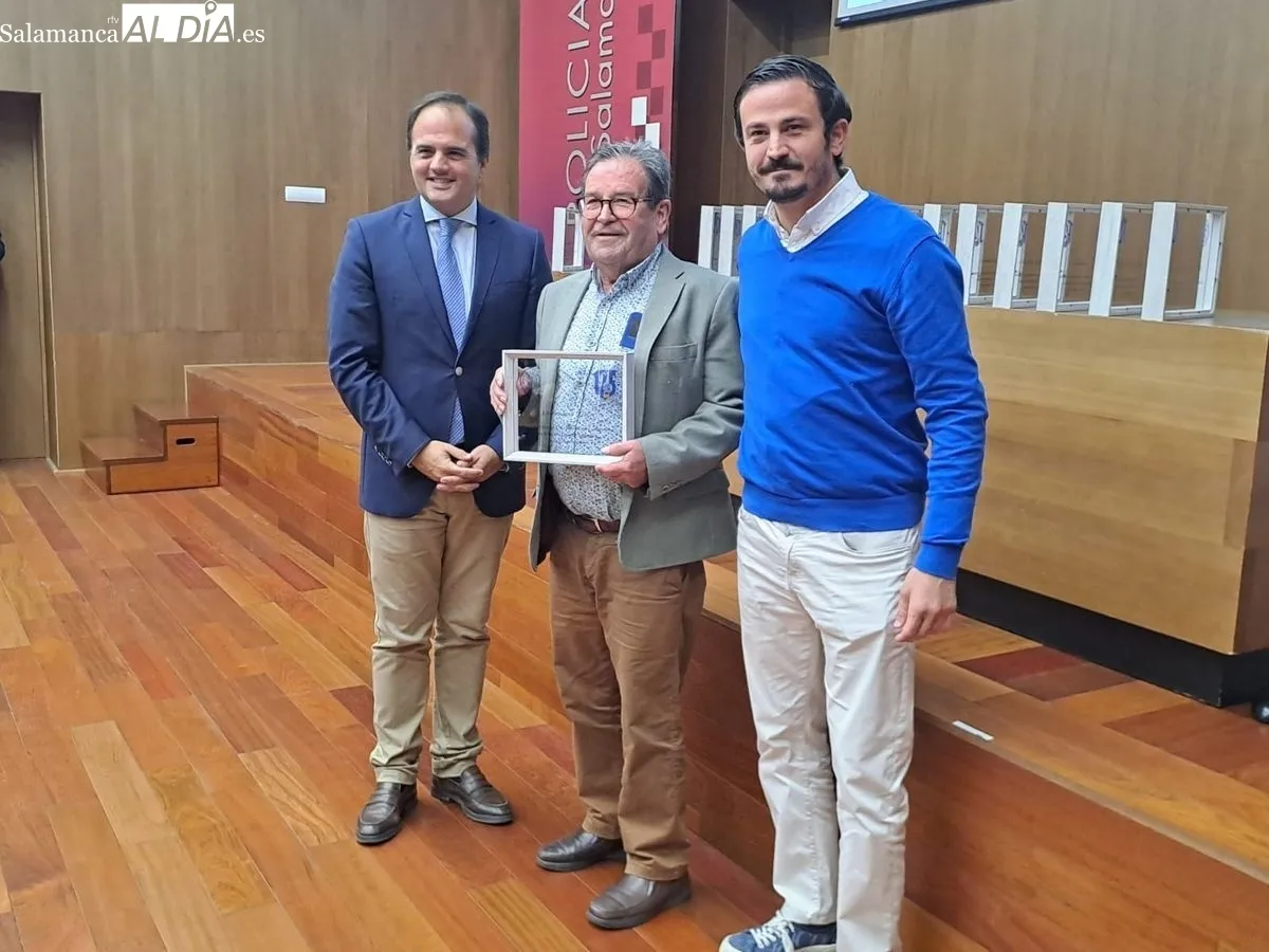 Reconocimiento a las entidades y asociaciones colaboradoras con la celebración del 175 aniversario de la Policía Local de Salamanca. Foto: Víctor Jiménez