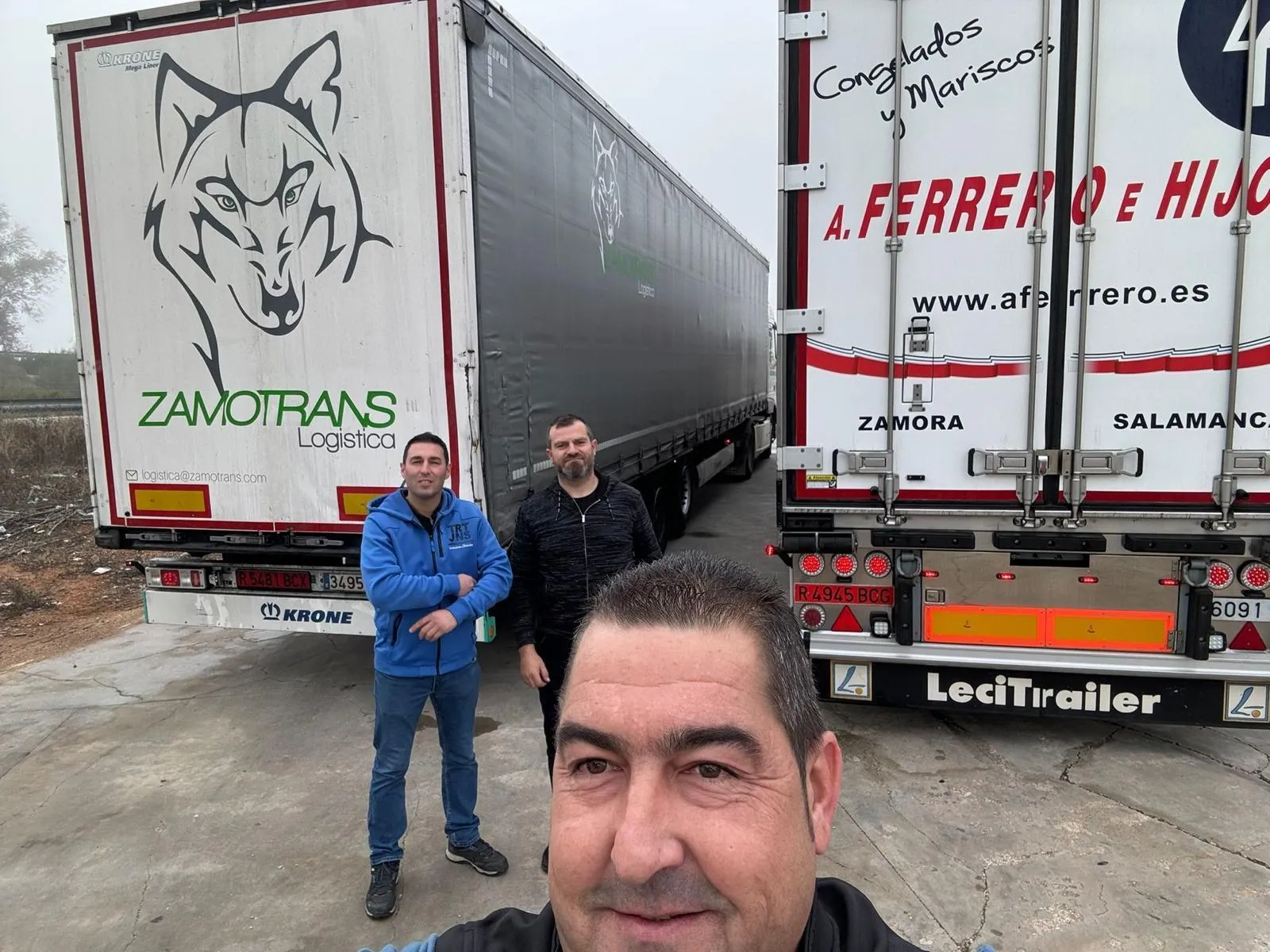 El grupo de amigos de Salamanca y Zamora que han unido fuerzas para llevar tráiler de material a Valencia 