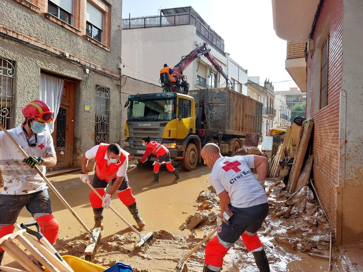 Voluntarios del primer equipo de Cruz Roja Salamanca en Valencia, con motivo de la emergencia tras la DANA. Foto C. Roja Salamanca