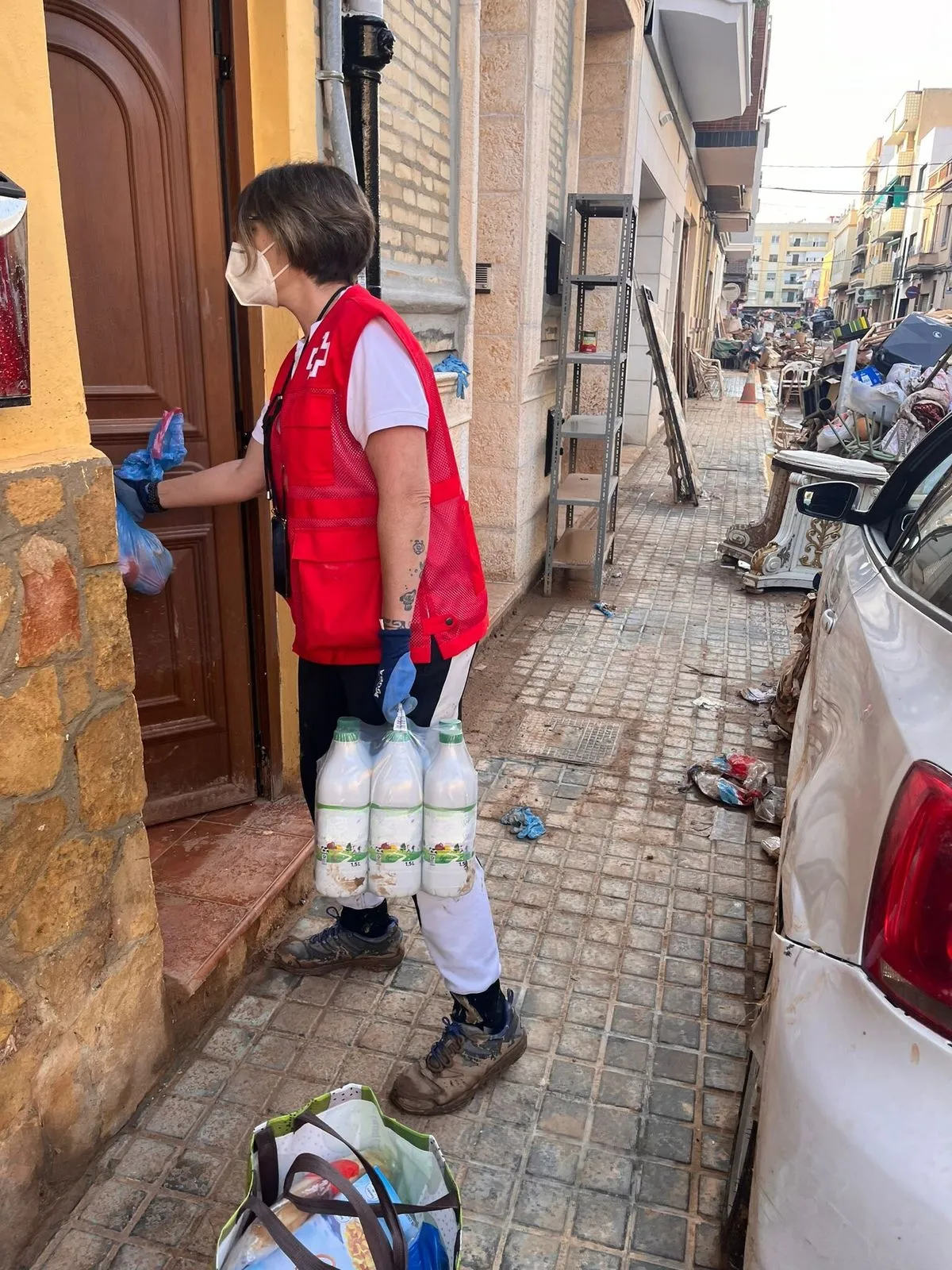 Voluntarios del primer equipo de Cruz Roja Salamanca en Valencia, con motivo de la emergencia tras la DANA. Foto C. Roja Salamanca