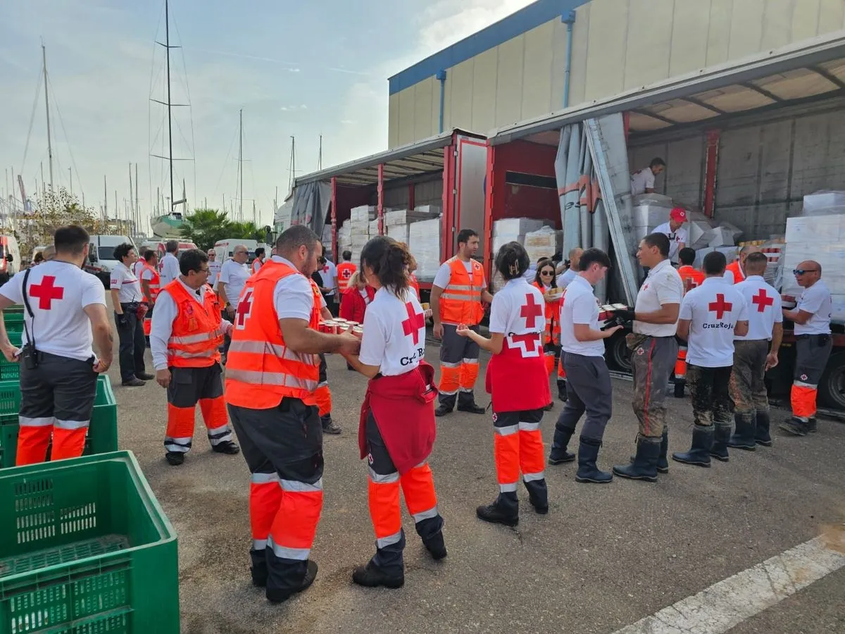 Voluntarios del primer equipo de Cruz Roja Salamanca en Valencia, con motivo de la emergencia tras la DANA. Foto C. Roja Salamanca