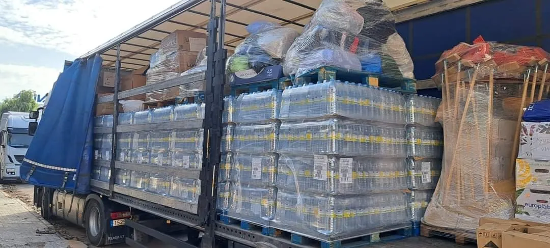 Camión en Aldaia con los 15 palés de ayuda que salieron ayer lunes de Vitigudino
