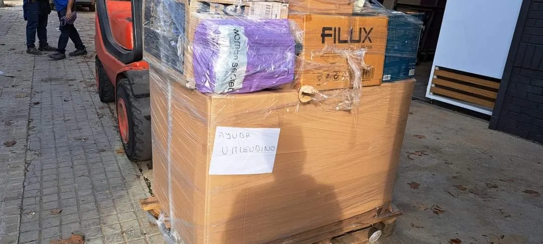 Camión en Aldaia con los 15 palés de ayuda que salieron ayer lunes de Vitigudino